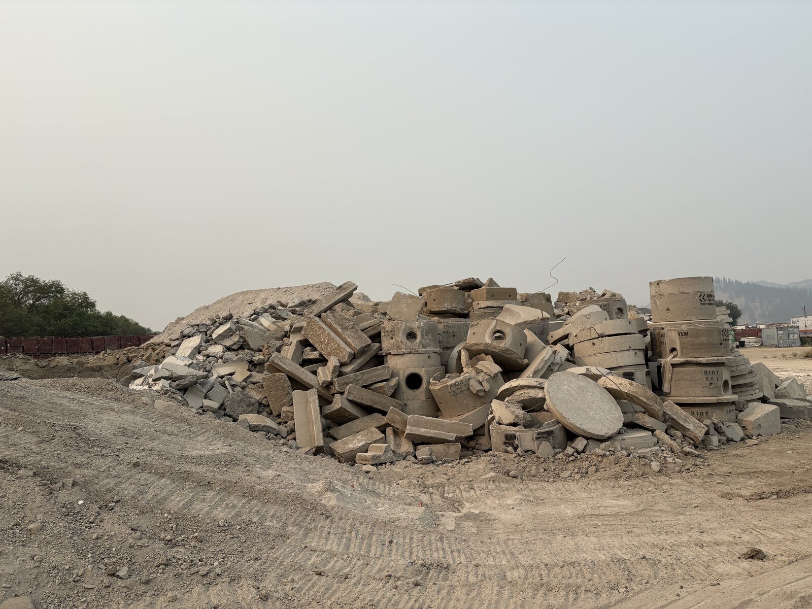 Mixed-size concrete pieces arranged in a stockpile